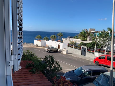 Photo of the whole room, Sea view
