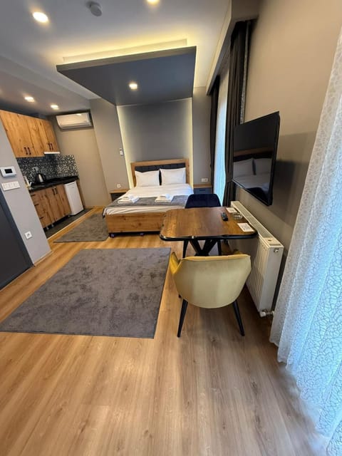 Bed, TV and multimedia, Living room, Seating area, Dining area, Bedroom, stove
