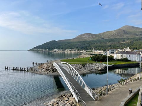 Nearby landmark, Natural landscape, Balcony/Terrace, Mountain view, River view, Sea view