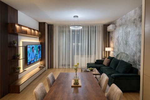 Communal lounge/ TV room, TV and multimedia, Living room, Seating area, Evening entertainment