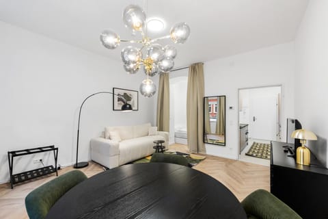 Bed, Living room, Photo of the whole room, Seating area, Bedroom