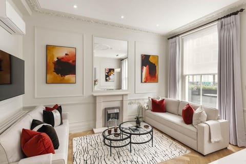 Communal lounge/ TV room, TV and multimedia, Balcony/Terrace, Living room, Decorative detail, Seating area, fireplace