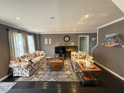 TV and multimedia, Living room, Seating area