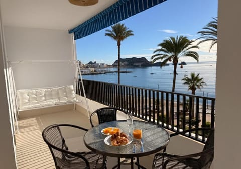 Natural landscape, View (from property/room), Balcony/Terrace, Dining area, Sea view