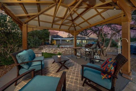 Patio, Day, BBQ facilities, BBQ facilities, Garden, Seating area, Garden view