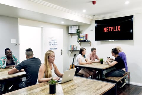 Communal lounge/ TV room, People, TV and multimedia, Evening entertainment, group of guests