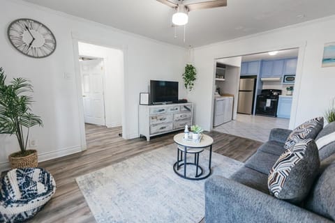 Downtown Delight Close to Strand and Cruise Terminals House in Texas City