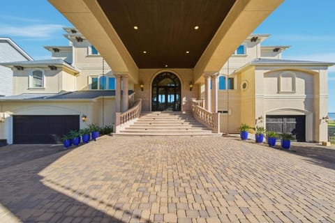 Sunrise Villa - Bayfront Heated Pool Luxury Villa House in Seabrook