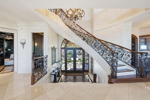 Sunrise Villa - Bayfront Heated Pool Luxury Villa House in Seabrook