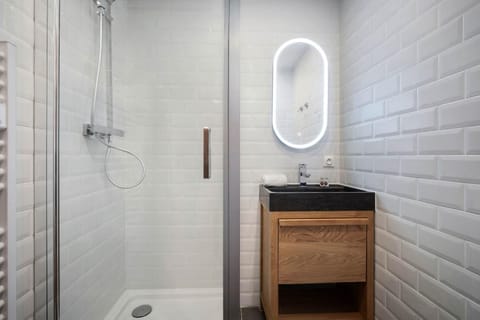 Ski in and out Access with Alpine Balcony Apartment in Val Thorens