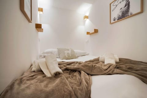 Ski in and out Access with Alpine Balcony Apartment in Val Thorens