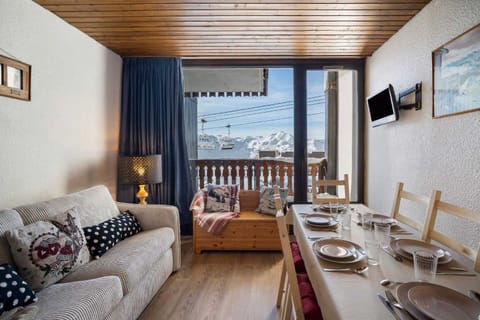 Ski-in Chalet-Style View Flat Apartment in Val Thorens