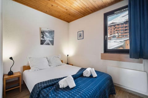 Ski-in Chalet-Style View Flat Apartment in Val Thorens