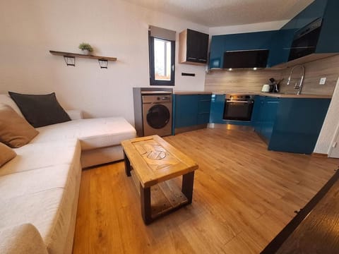 Dell Sierra, view, wifi, ski room, foot slopes Apartment in Isola