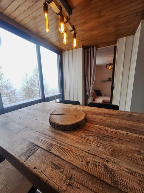 Dell Sierra, view, wifi, ski room, foot slopes Apartment in Isola