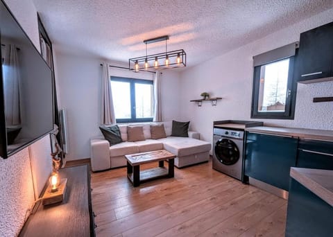 Dell Sierra, view, wifi, ski room, foot slopes Apartment in Isola