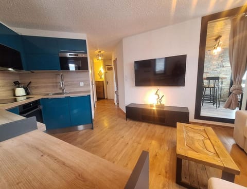 Dell Sierra, view, wifi, ski room, foot slopes Apartment in Isola