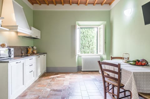 Kitchen or kitchenette, Dining area, stove, kitchen