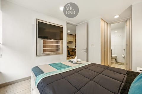 Bed, TV and multimedia, Bedroom