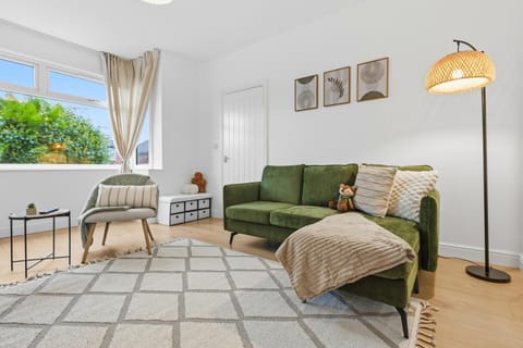 Living room, Photo of the whole room, Seating area