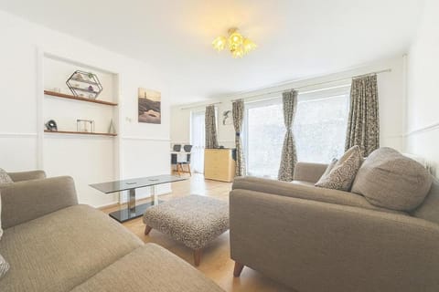 3 Bedroom House Apartment in High Wycombe