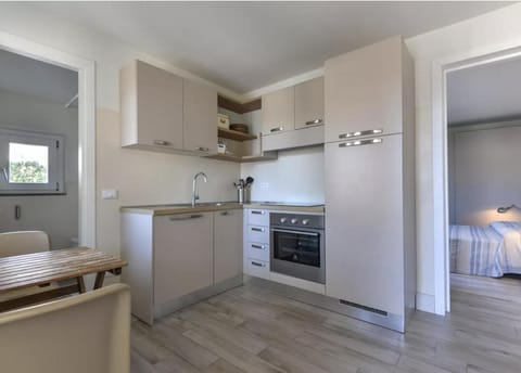 Dining area, kitchen