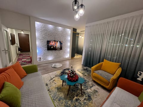 Communal lounge/ TV room, TV and multimedia, Living room, Seating area, Evening entertainment