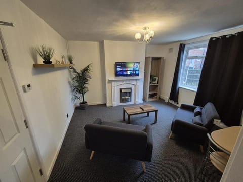 Communal lounge/ TV room, TV and multimedia, Living room, Evening entertainment