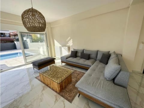 Falcone Resident Villa in Nikiti