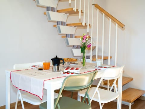 Coffee/tea facilities, Dining area