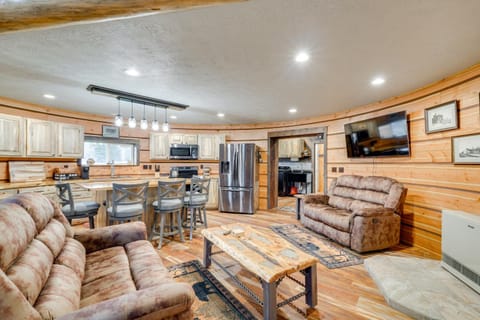 Mtn-View Retreat with Yard 4 Mi to Dtwn Lincoln House in Idaho