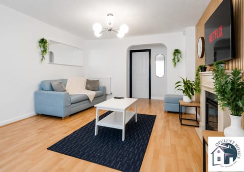 Communal lounge/ TV room, TV and multimedia, Living room, Seating area, Evening entertainment, fireplace