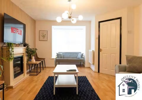 TV and multimedia, Living room, Seating area