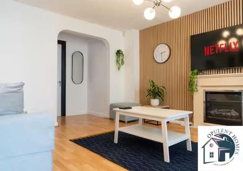 TV and multimedia, Living room, Seating area, Dining area, fireplace