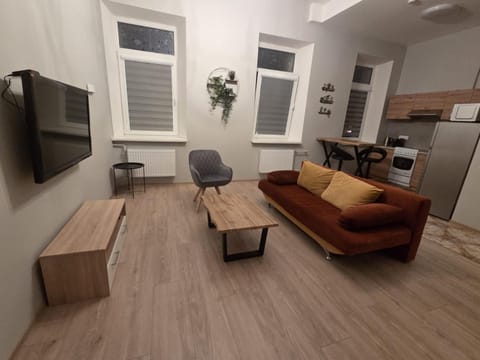 Photo of the whole room, Seating area