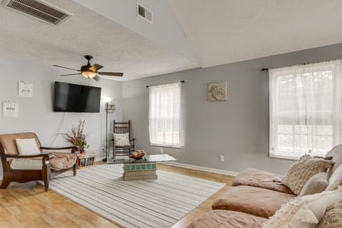 Near Tennessee River! Pet-Friendly Family Cottage! House in Tennessee