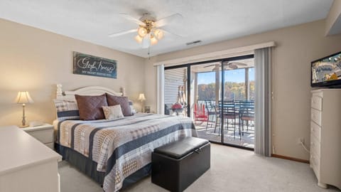 Easy Breezy - Lakefront for 6 House in Lake of the Ozarks