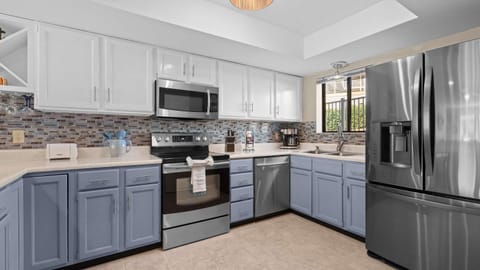 Easy Breezy - Lakefront for 6 House in Lake of the Ozarks