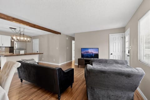 Lux Home MINS to UCHealth Medical Ctr & Parks House in Colorado Springs