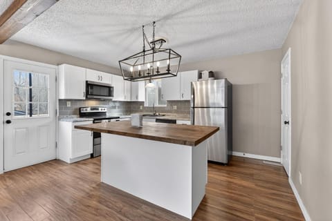 Lux Home MINS to UCHealth Medical Ctr & Parks House in Colorado Springs