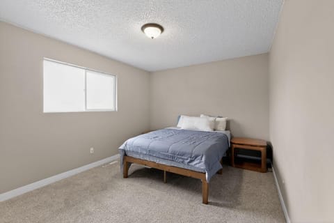 Lux Home MINS to UCHealth Medical Ctr & Parks House in Colorado Springs