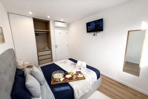 Bed, Bedroom, air conditioner