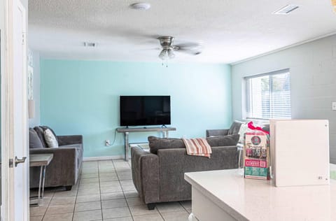 2 BR 2 BA Cottage Near Beach Villa in Okaloosa Island