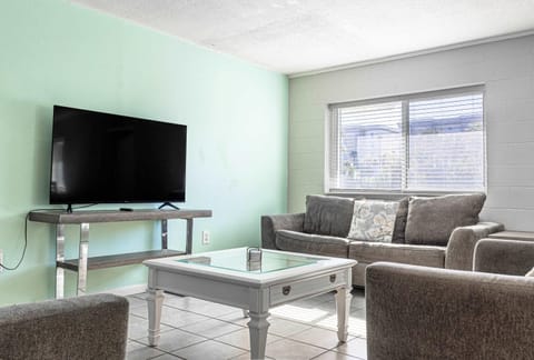 2 BR 2 BA Cottage Near Beach Villa in Okaloosa Island