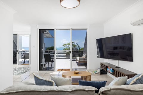 TV and multimedia, Living room, Sea view, air conditioner