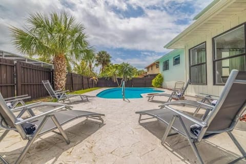 Pool Outdoor Dining Near Beach House in Largo