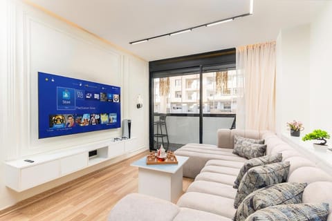 TV and multimedia, Living room, Seating area, Evening entertainment