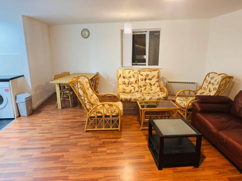 Entire 3 bedroom Apartment in Manchester Apartment in Salford