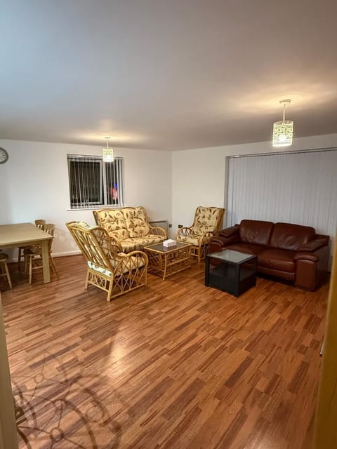 Entire 3 bedroom Apartment in Manchester Apartment in Salford