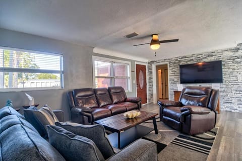 Coral Coastal Retreat House in Pinellas Park